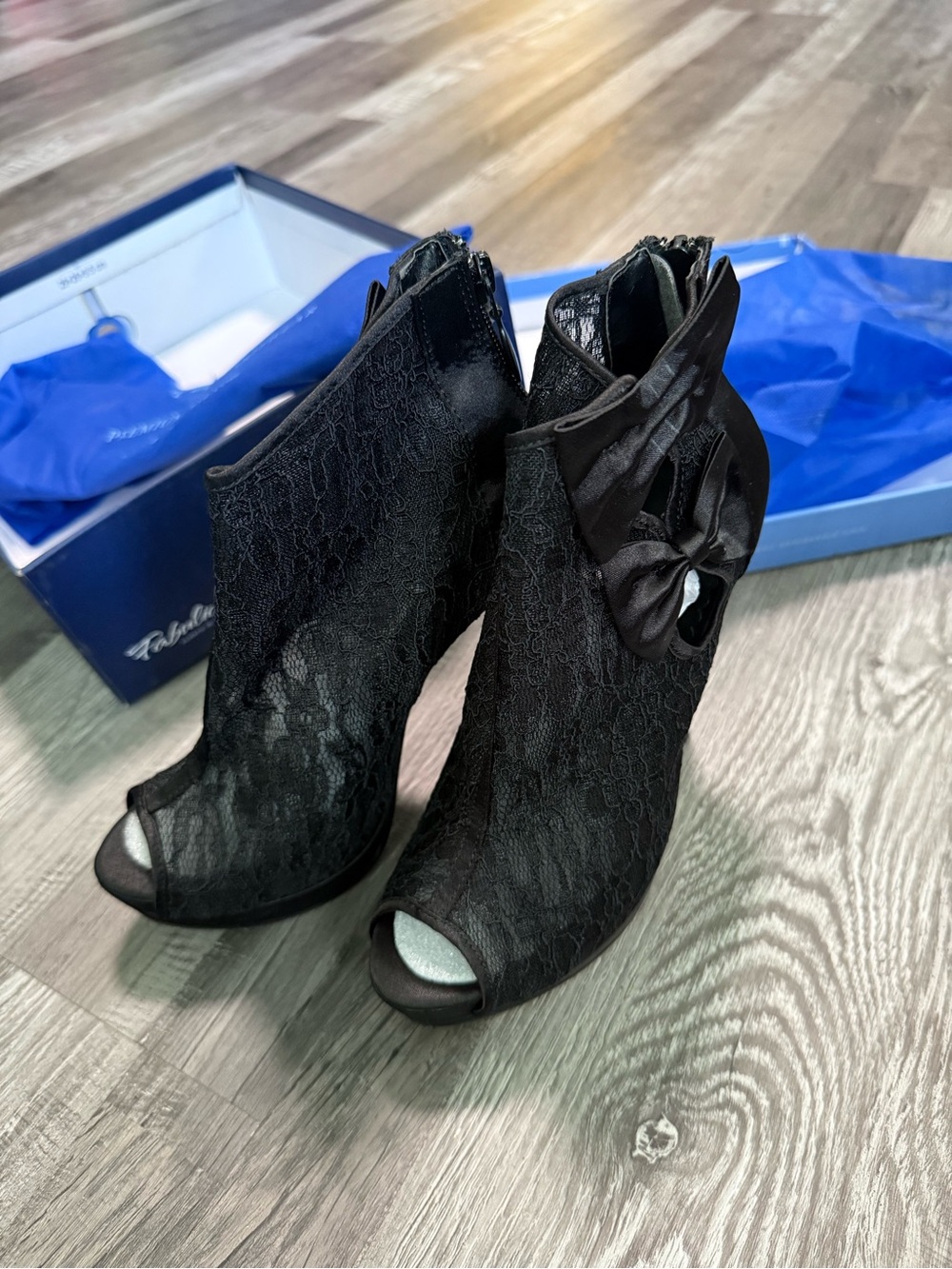 Black Lace Peep-Toe Bow Platform Ankle Booties size 6 - Picture 4 of 9